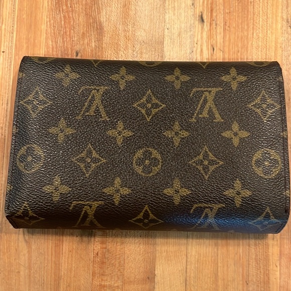 Louis Vuitton Monogram Pochette Passport TriFold Long Wallet - Picture 2 of 12